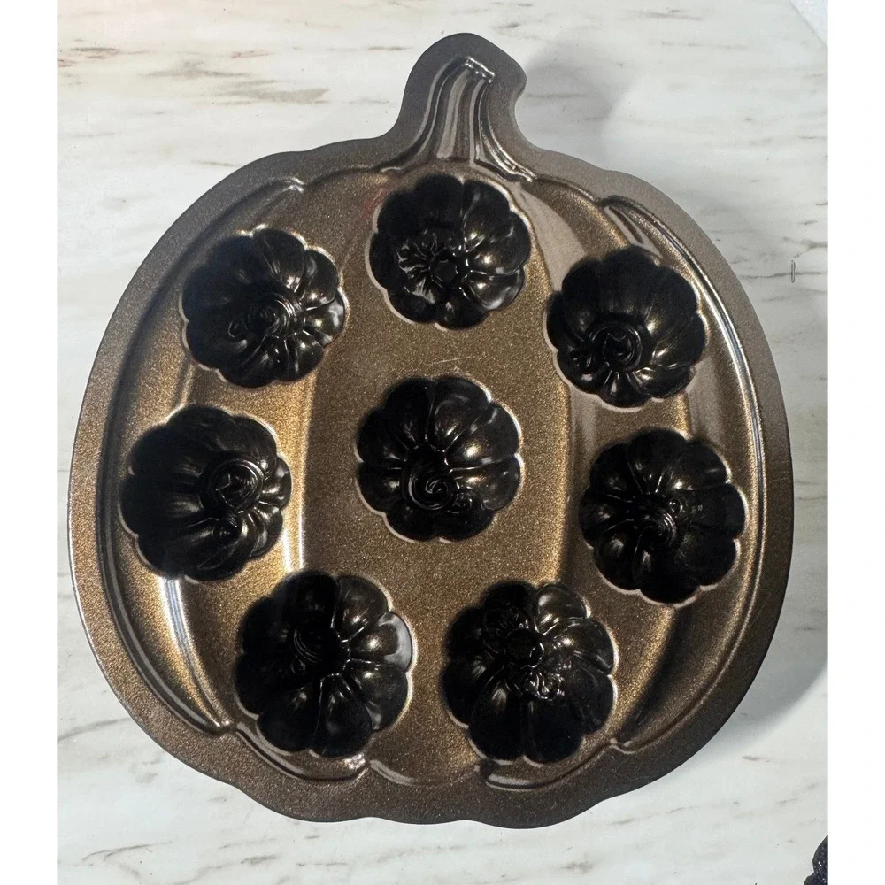 Nordic Ware Pumpkin Cakelet Pan 8 Cavity Cast Aluminum Bronze Bakeware Autumn